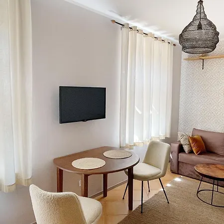 Apartament Rannalovi With Private Entrance Near Playground Parnawa