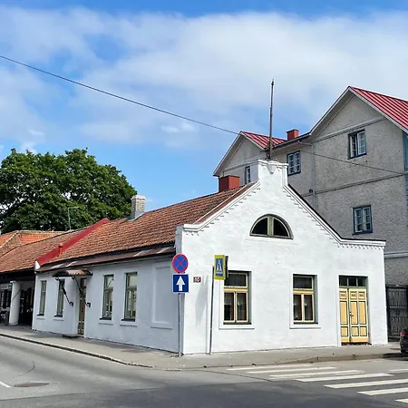 Rannalovi With Private Entrance Near Playground Apartament Parnawa